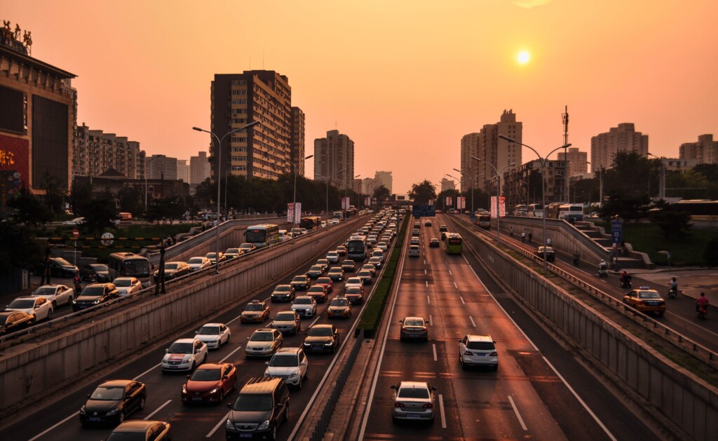 ¿Por qué en América Latina y el Caribe usamos tanto el automóvil?